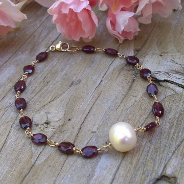 Garnet & Gold Links with Large Cream Pearl Focal Centerpiece - 14K Gold Filled